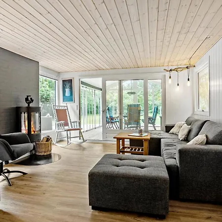 3 Bedroom Nice Home In Thyholm * Thyholm